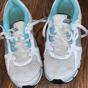Ladies Nike sneakers Size 9